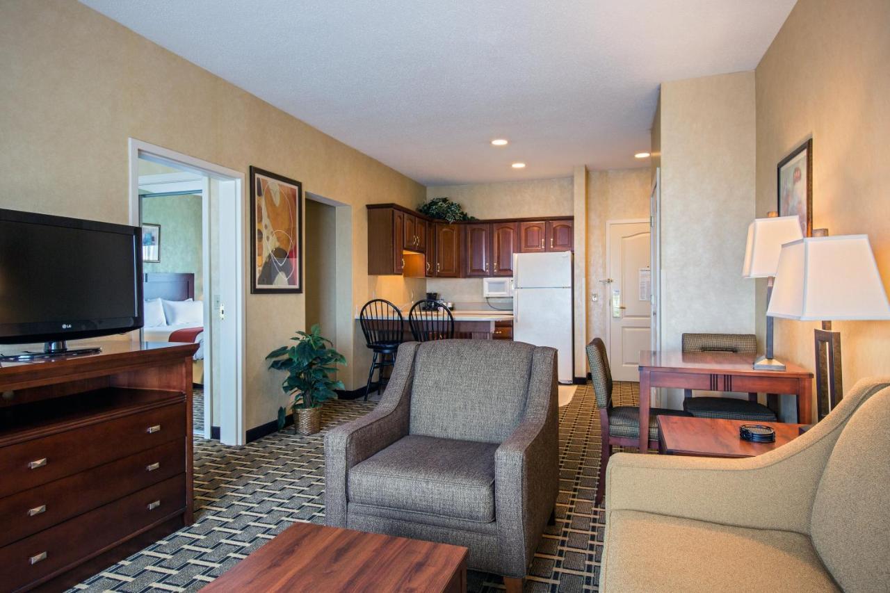 Holiday Inn Express Hotel & Suites Youngstown North-Warren/Niles By Ihg Exterior foto